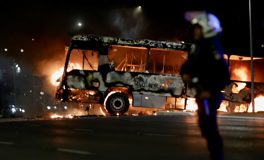 Quem paga a conta do vandalismo contra o transporte público de Brasília?