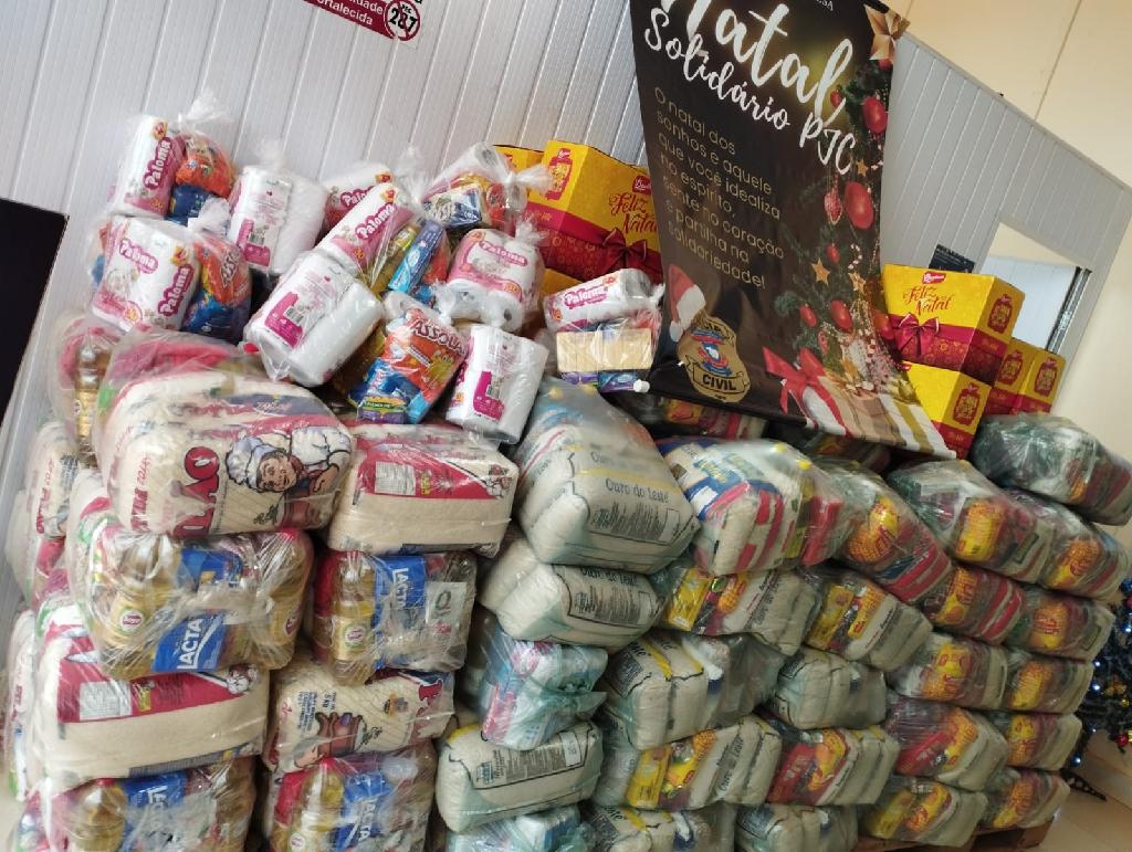 Polícia Civil e Politec entregam alimentos e brinquedos para mais de 200 famílias em Confresa