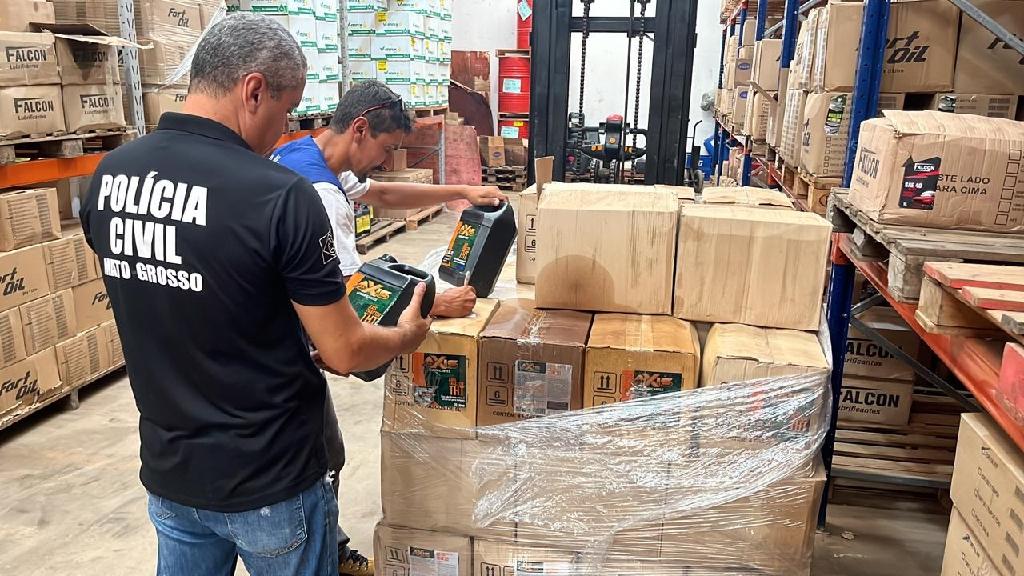 Polícia Civil e ANP apreendem mais de 13 mil litros de óleo lubrificante sem procedência em Cuiabá