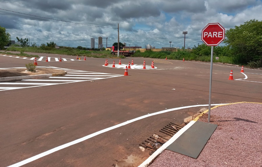 SETRAT realiza sinalização no Residencial Granville II