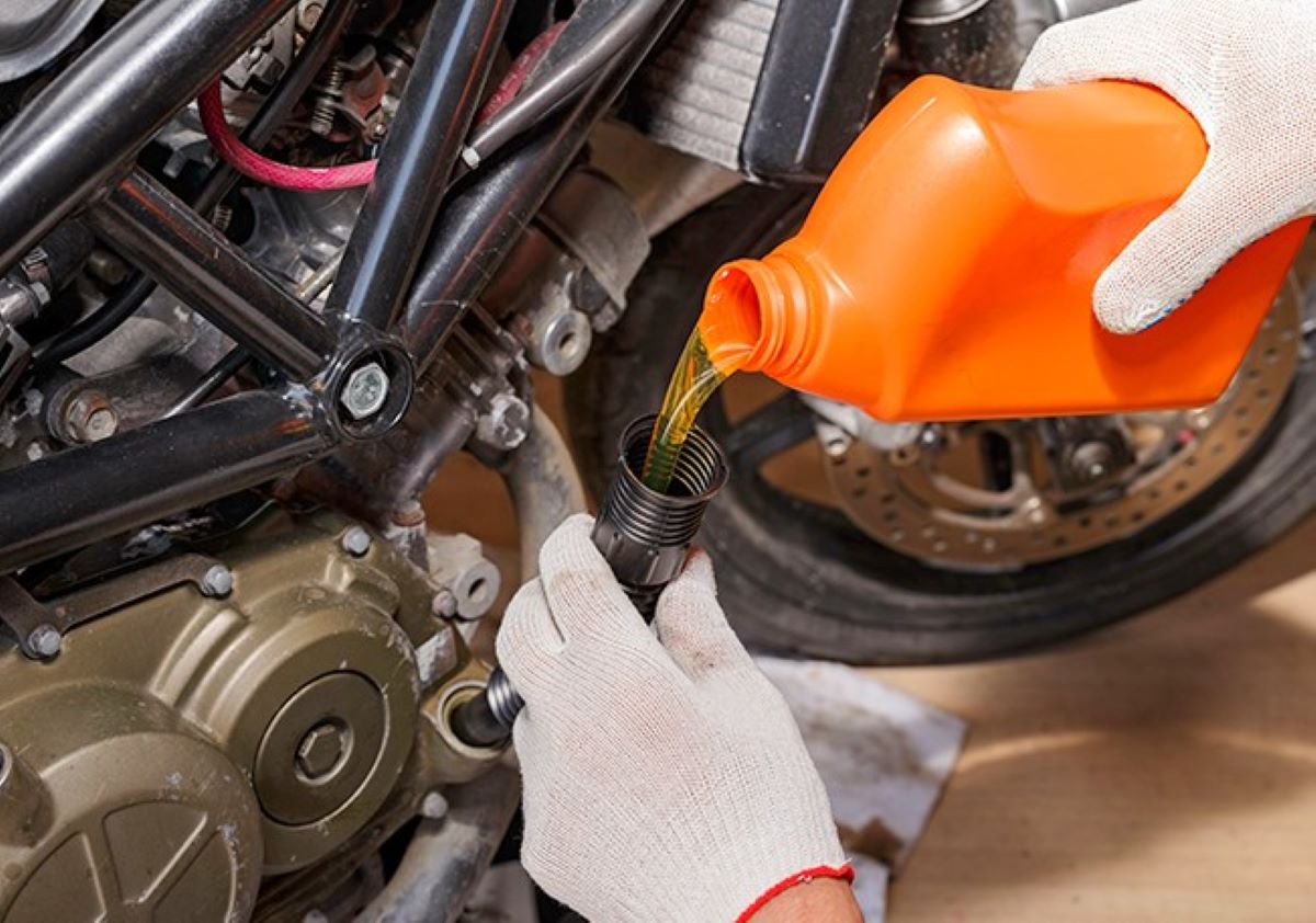 Usar óleo de motor incorreto causa problemas sérios a moto
