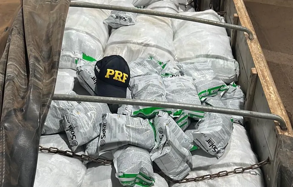 PRF prende 8 toneladas de agrotóxicos com motorista a caminho de Rondonópolis