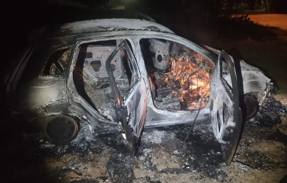 Juscimeira | Mulher tem carro incendiado pelo marido ao dizer que sairia de casa
