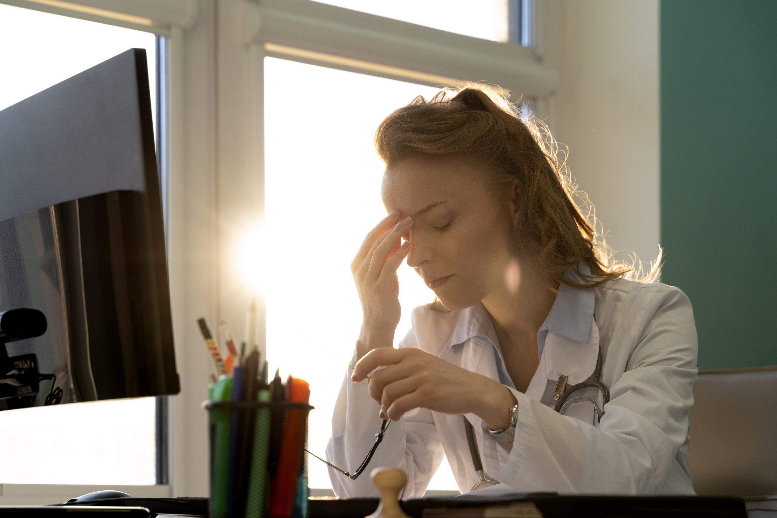 Aumenta em 44% a procura de empresas por auxílio psicológico para os colaboradores um ano após a síndrome de burnout se tornar doença do trabalho