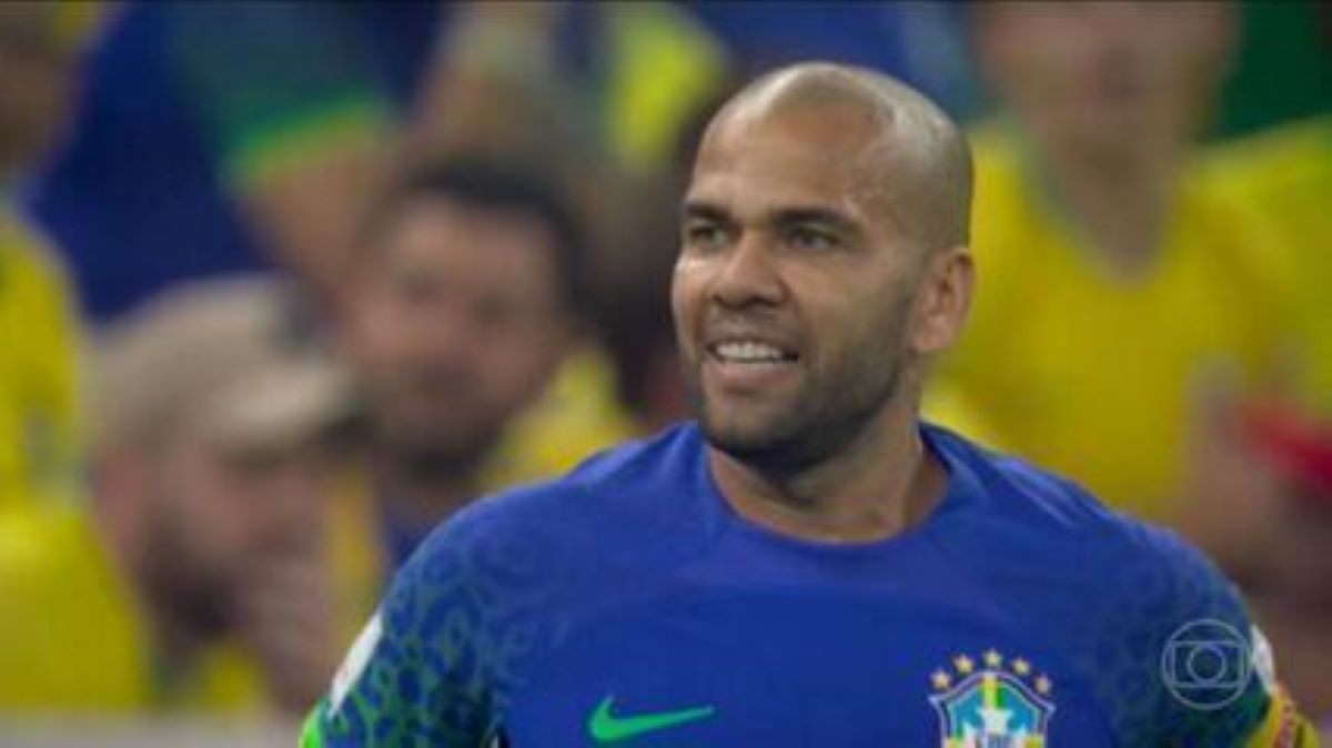 Justiça espanhola nega recurso a Daniel Alves, e jogador seguirá preso