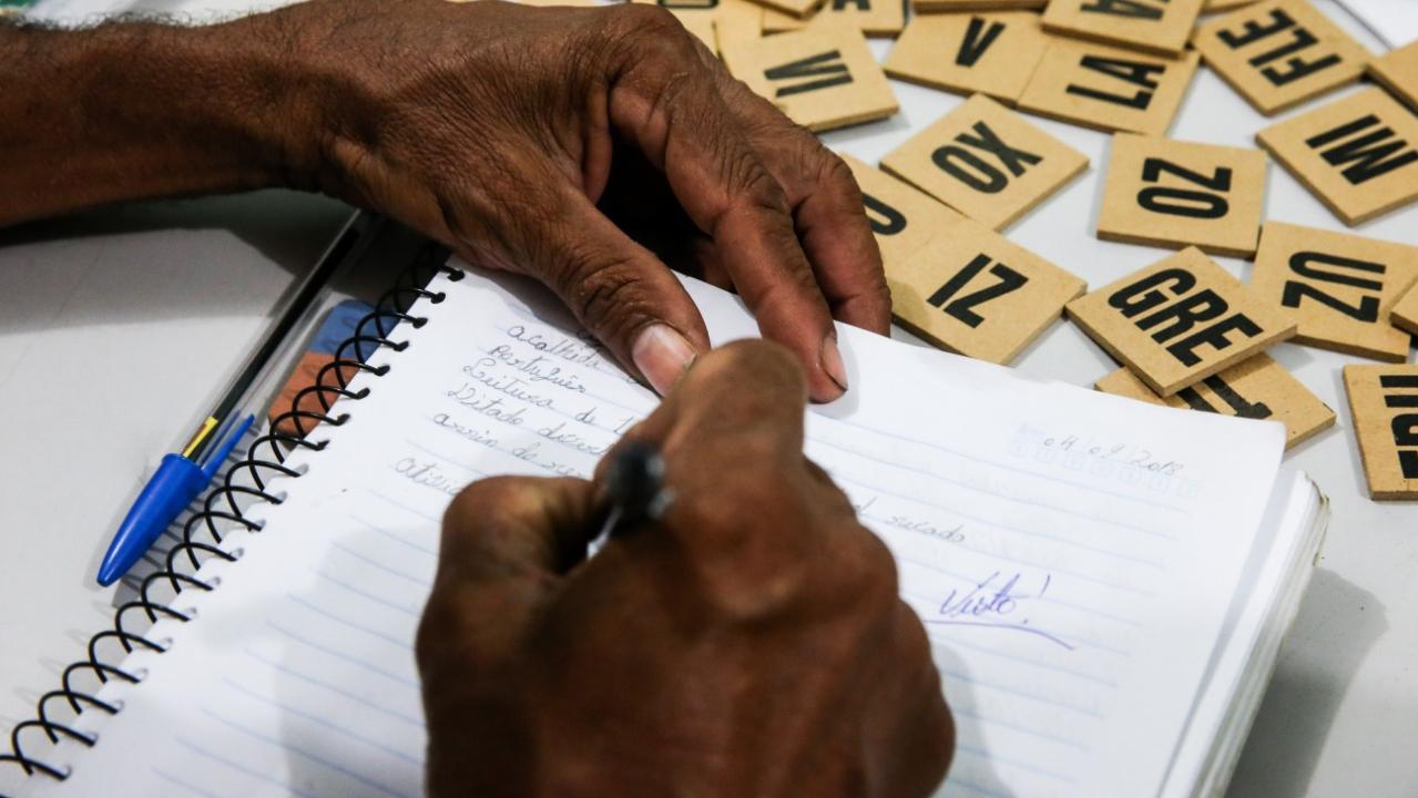 EJA oferece matrículas abertas o ano todo para interessados em retornar aos estudos