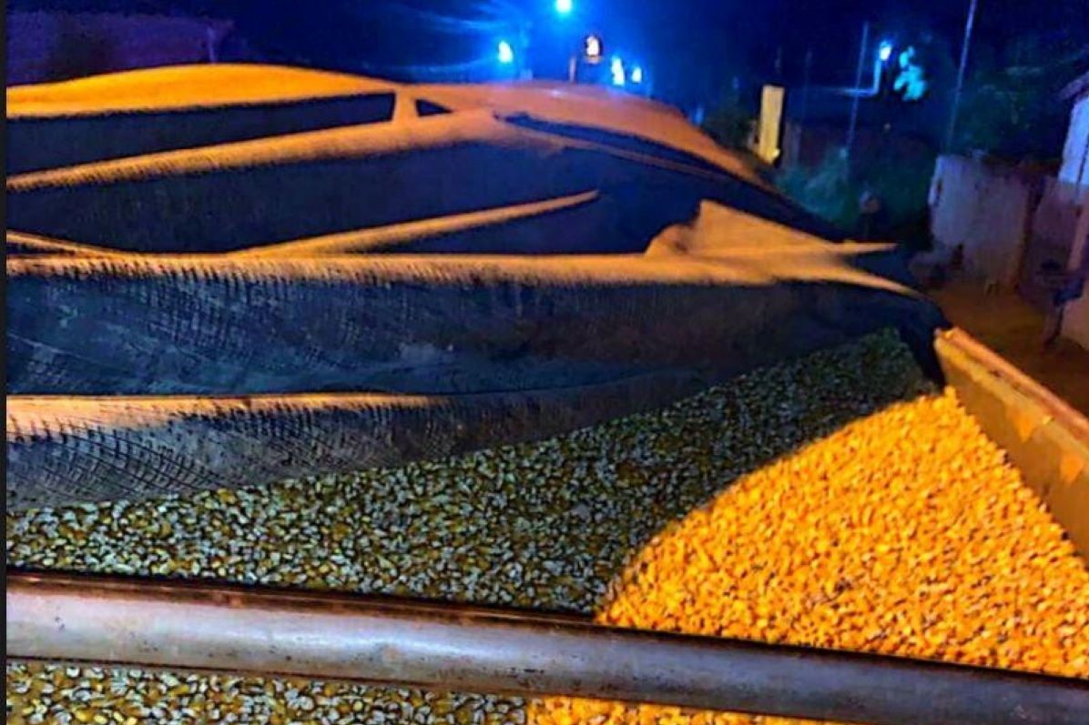 Batalhão Fazendário prende homem que transportava 40 toneladas de milho sem nota fiscal