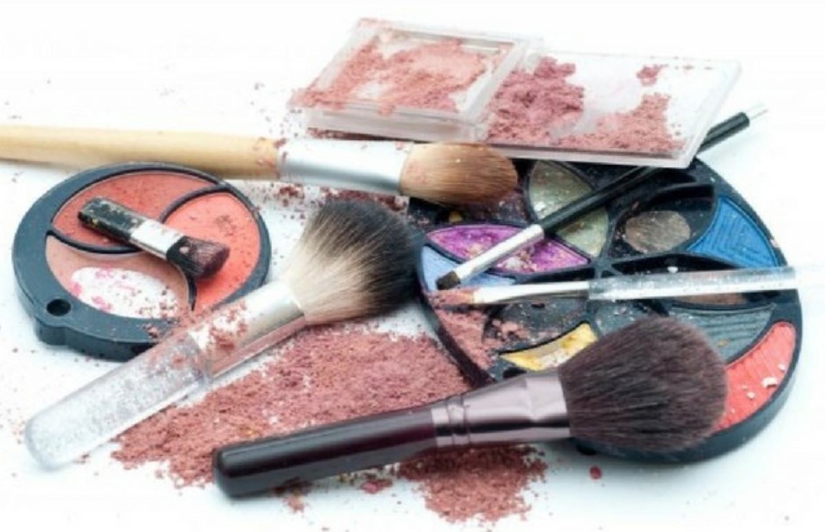 Cosméticos com data de validade vencida representa riscos à saúde