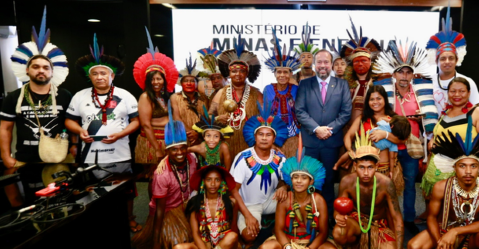 Alexandre Silveira garante a indígenas fornecimento de energia para serviços de saúde e educação