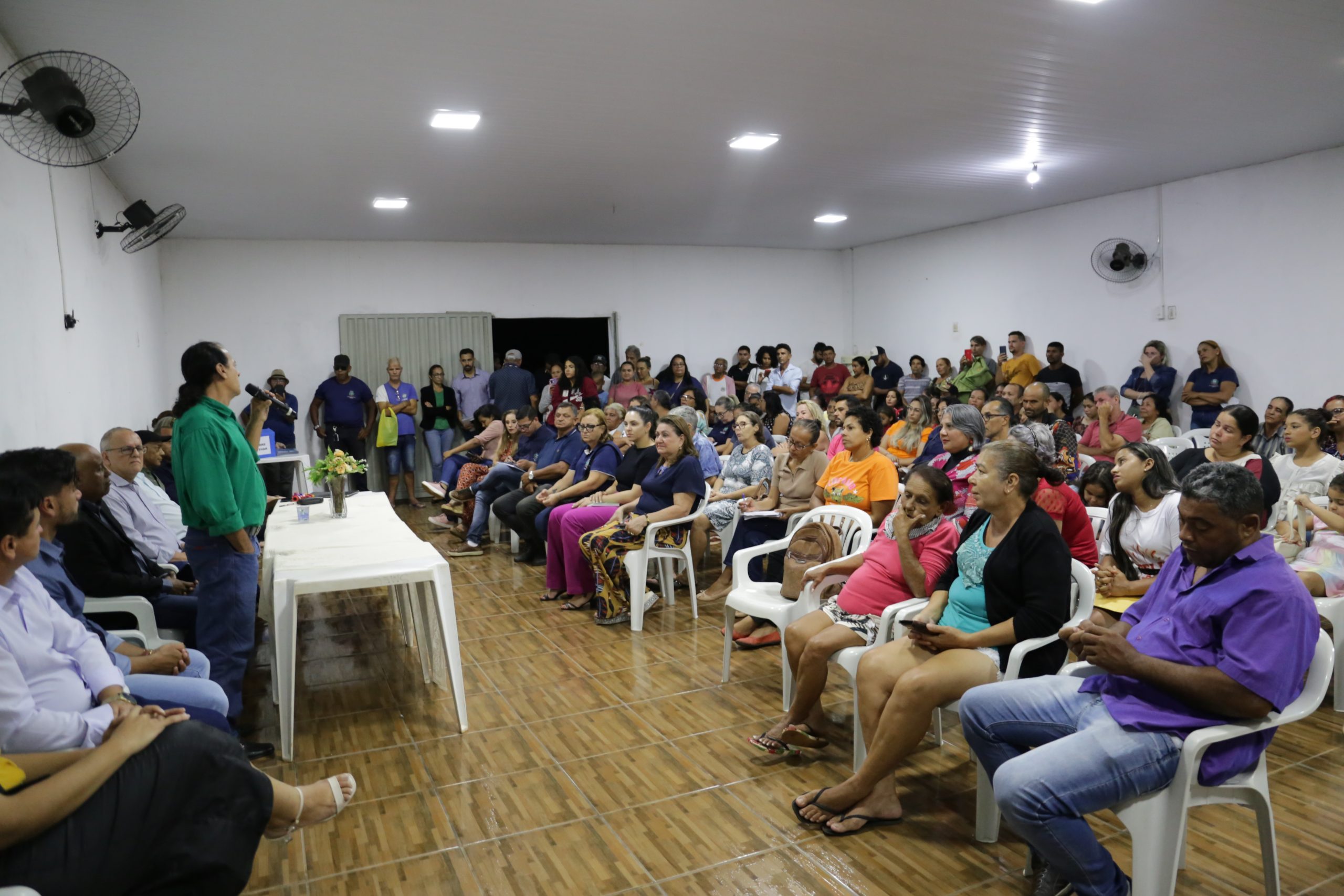 Rondonópolis | Prefeito se reúne com lideranças, ouve demandas e entrega títulos no Padre Lothar