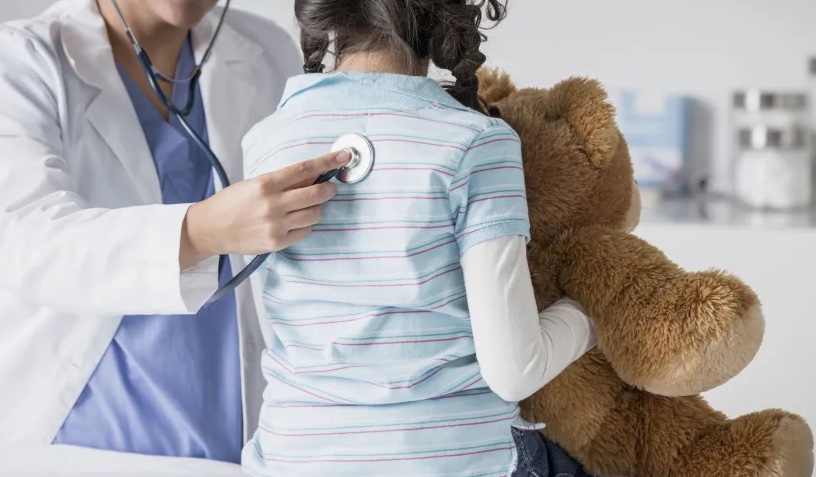 Casos de doenças respiratórias aumentam nas crianças; veja como prevenir