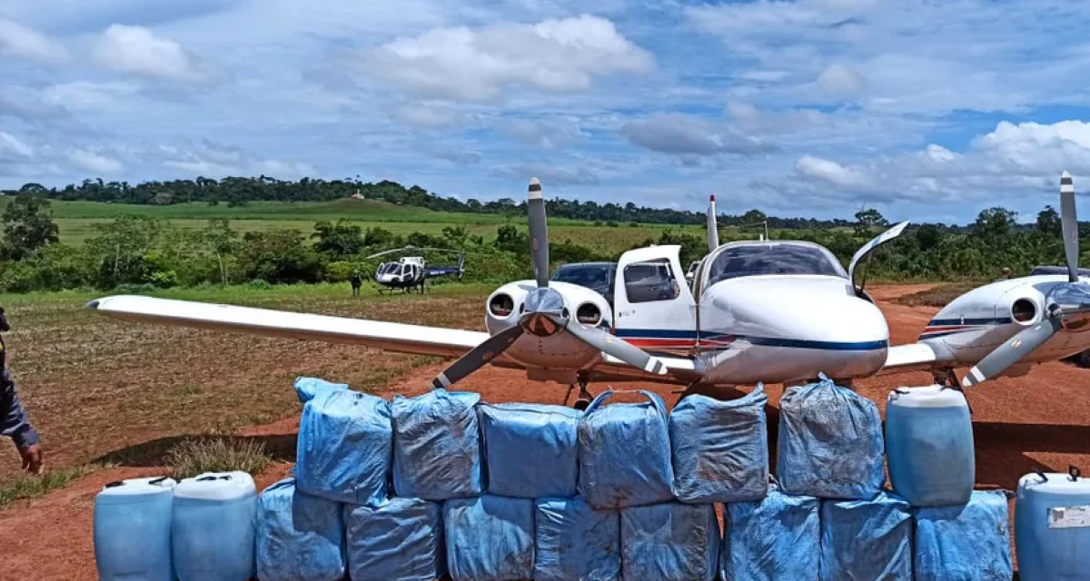 Mato Grosso | Avião de pequeno porte é apreendido com cerca de 400 kg de drogas