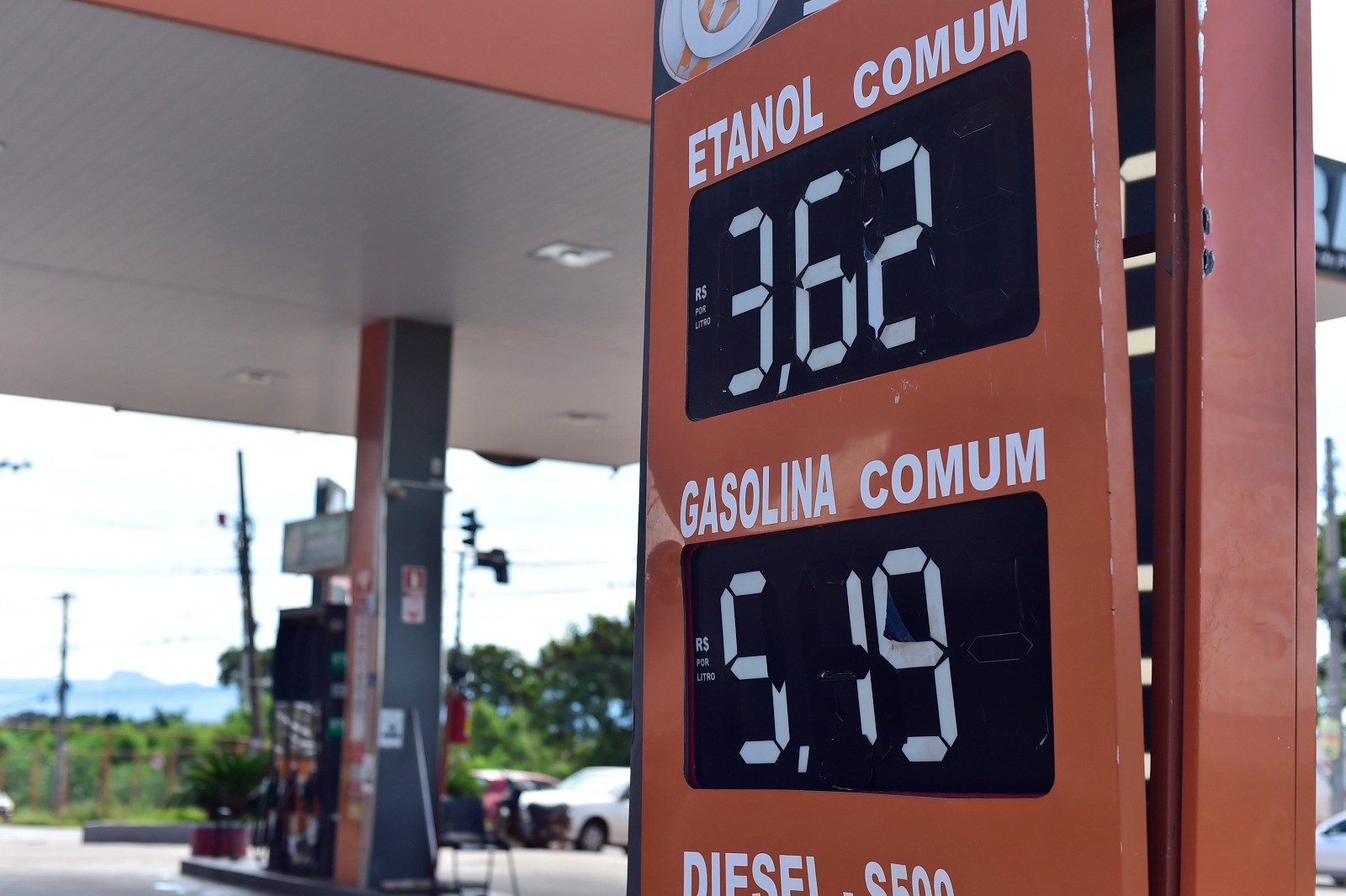 Procon Estadual fiscaliza postos de combustíveis para coibir preços abusivos