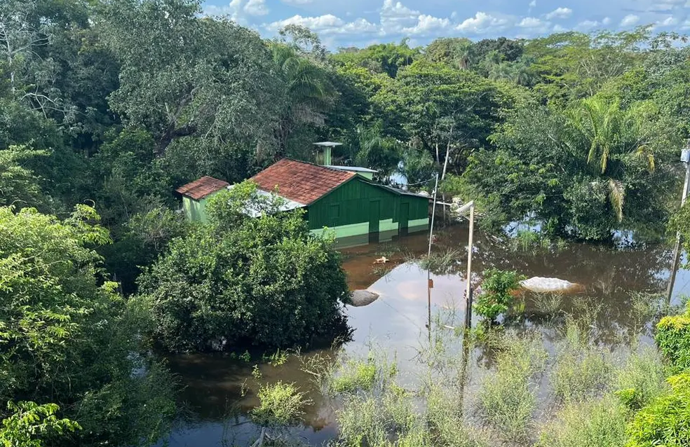 Cáceres | Ribeirinhos deixam casas após aumento no nível do Rio Paraguai