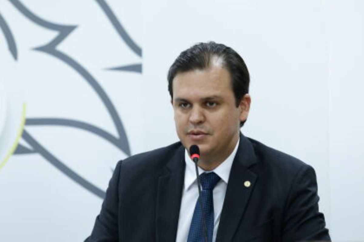 INSS responde requerimento de Thiago Silva sobre atrasos nos atendimentos e déficit de servidores