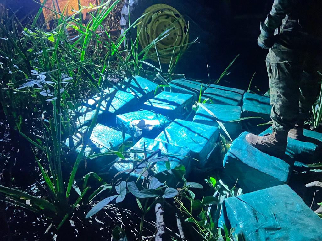 Ação conjunta de forças estaduais e federais apreende 500 kg de cocaína na divisa de MT com MS