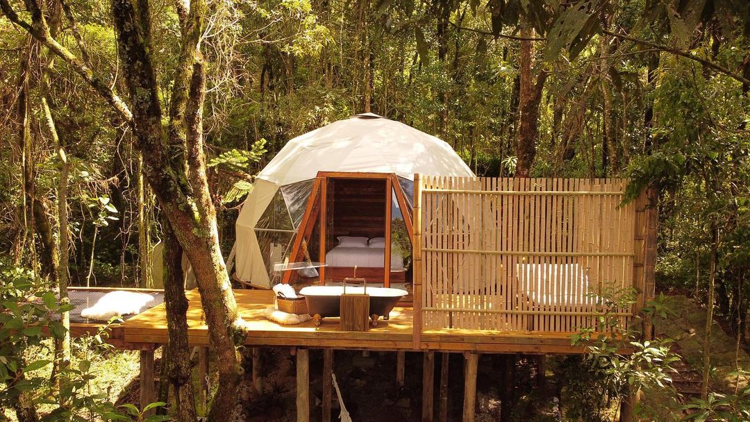 Emma Colchões leva sua mãe para uma festa do pijama no Farol Santander