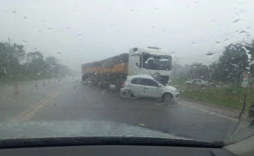 Motorista morre após acidente com carreta na MT-130