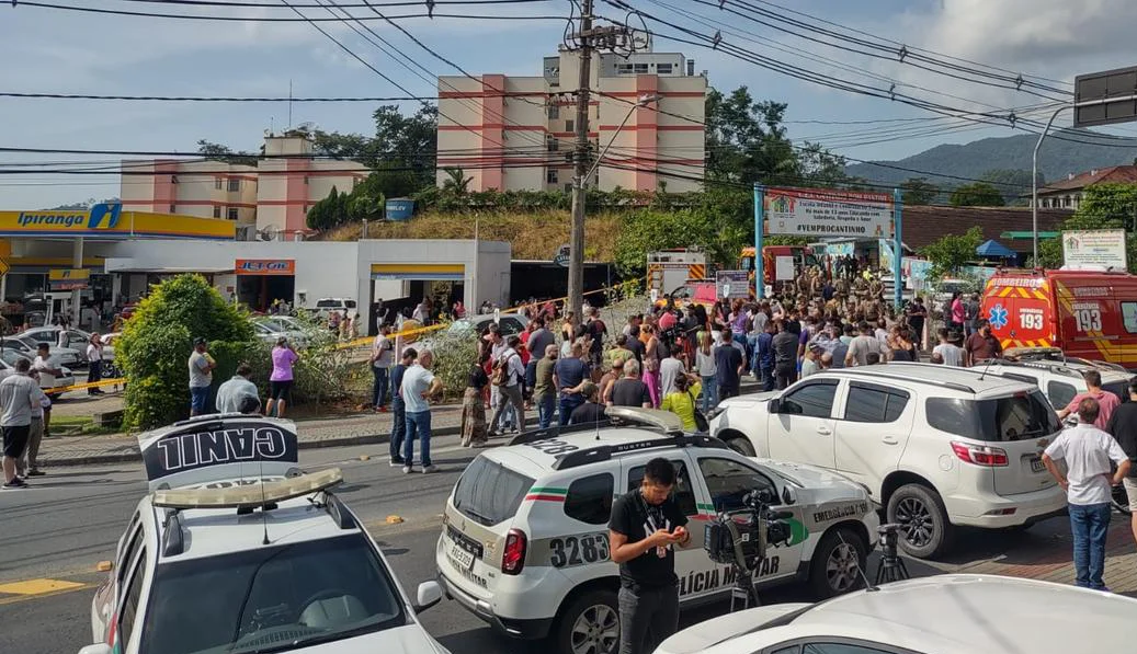 Homem com machadinha invade creche e deixa 4 crianças mortas em Blumenau