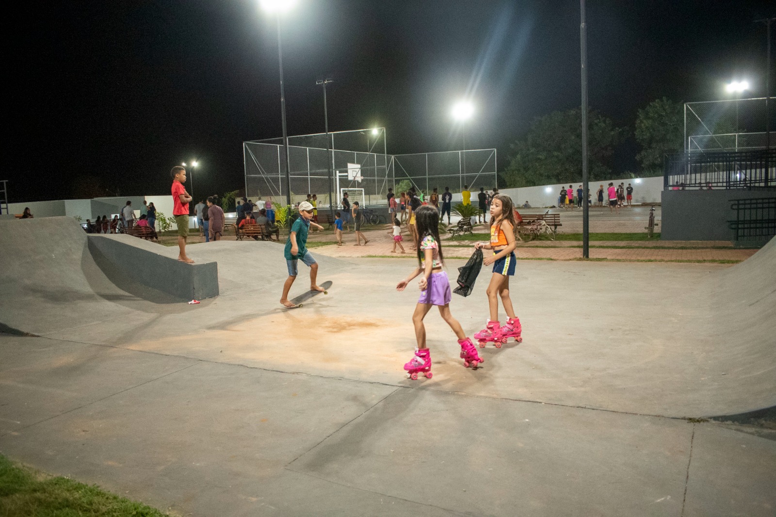 Rondonópolis | Prefeito inaugura área de lazer e centro comunitário