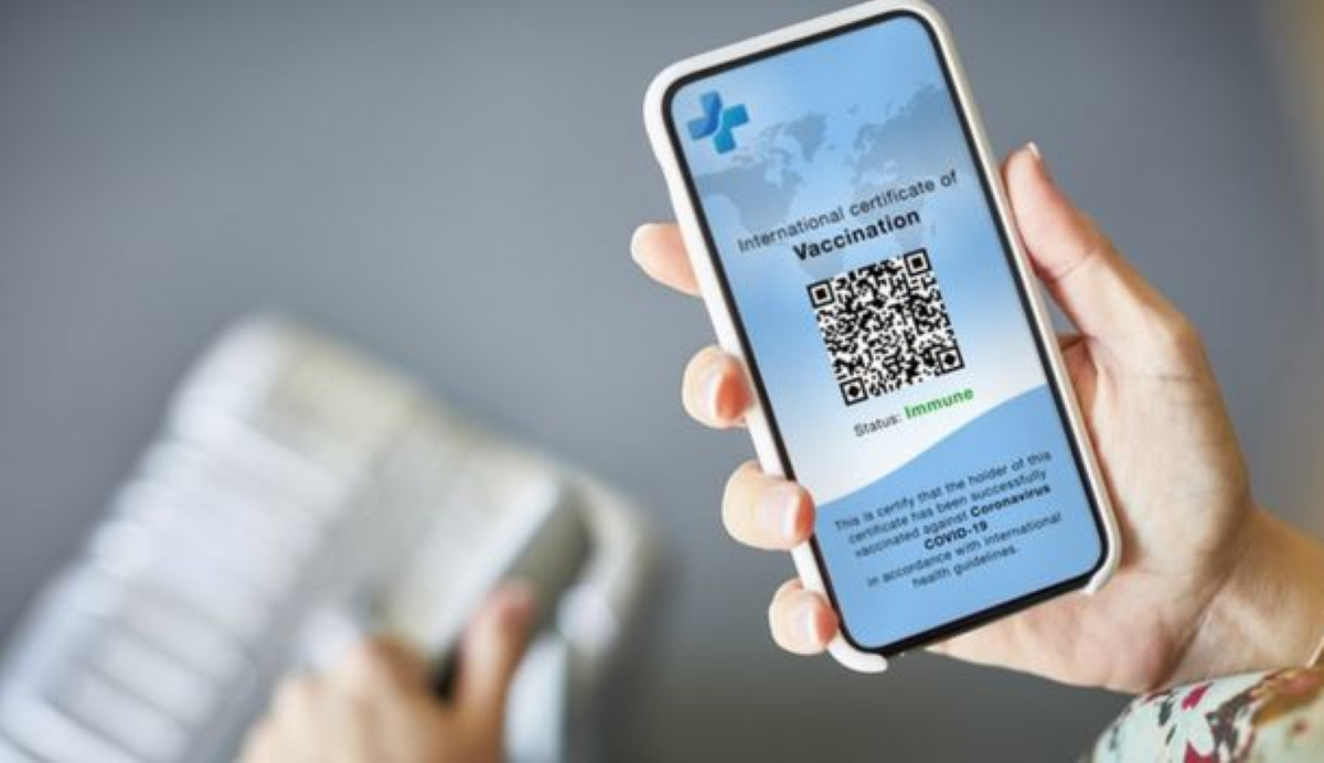 Senado aprova projeto de lei e Estados Unidos deixa de exigir comprovante de vacinação para imigrantes que chegam ao país