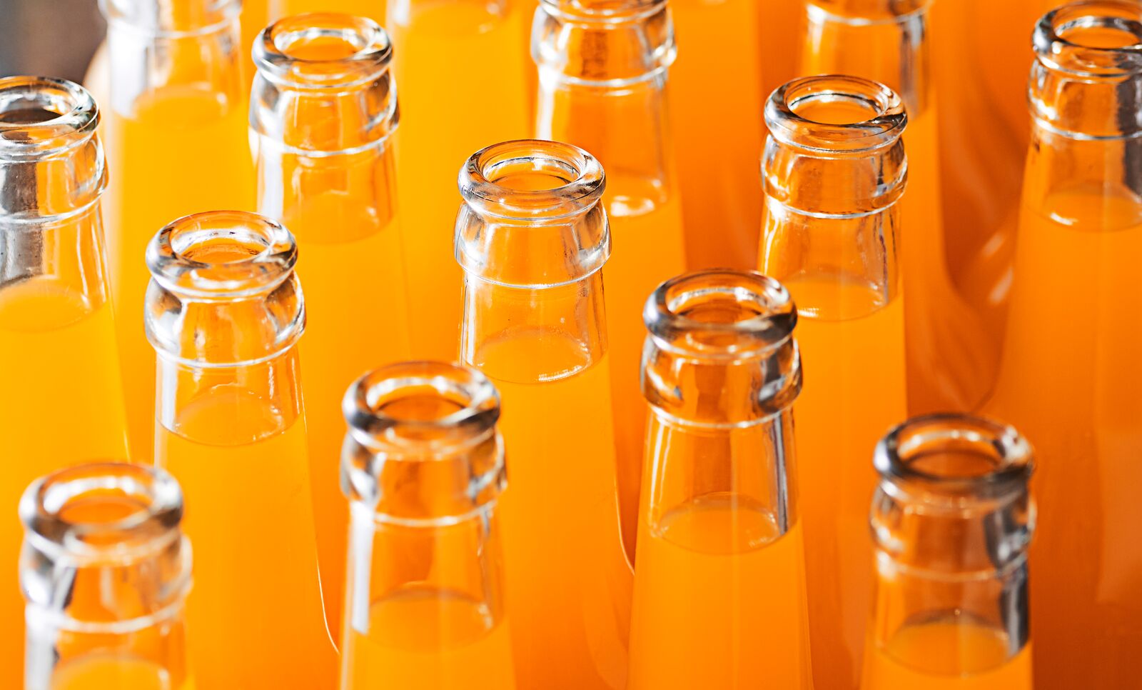 Pesquisa revela a bebida perfeita desejada pelos brasileiros e mostra como pessoas relacionam cores e seus atributos