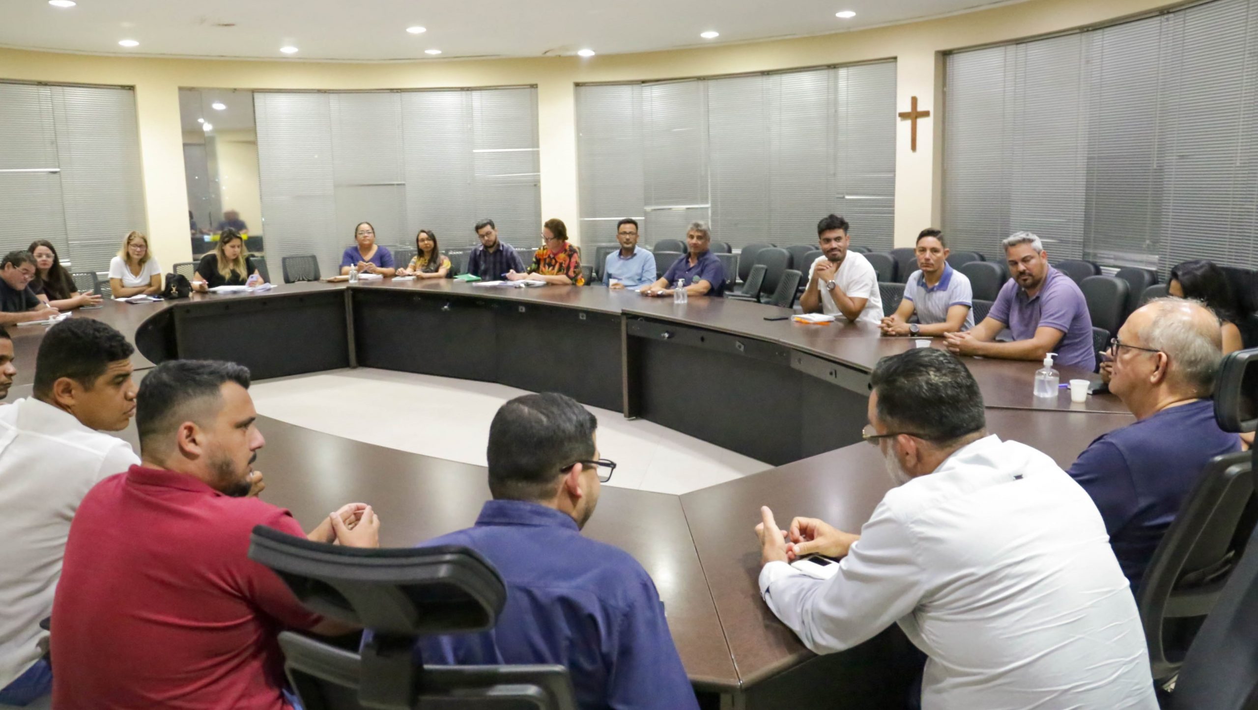 Rondonópolis | Prefeito reúne equipe com representantes dos moradores do bairro Boa Esperança e região