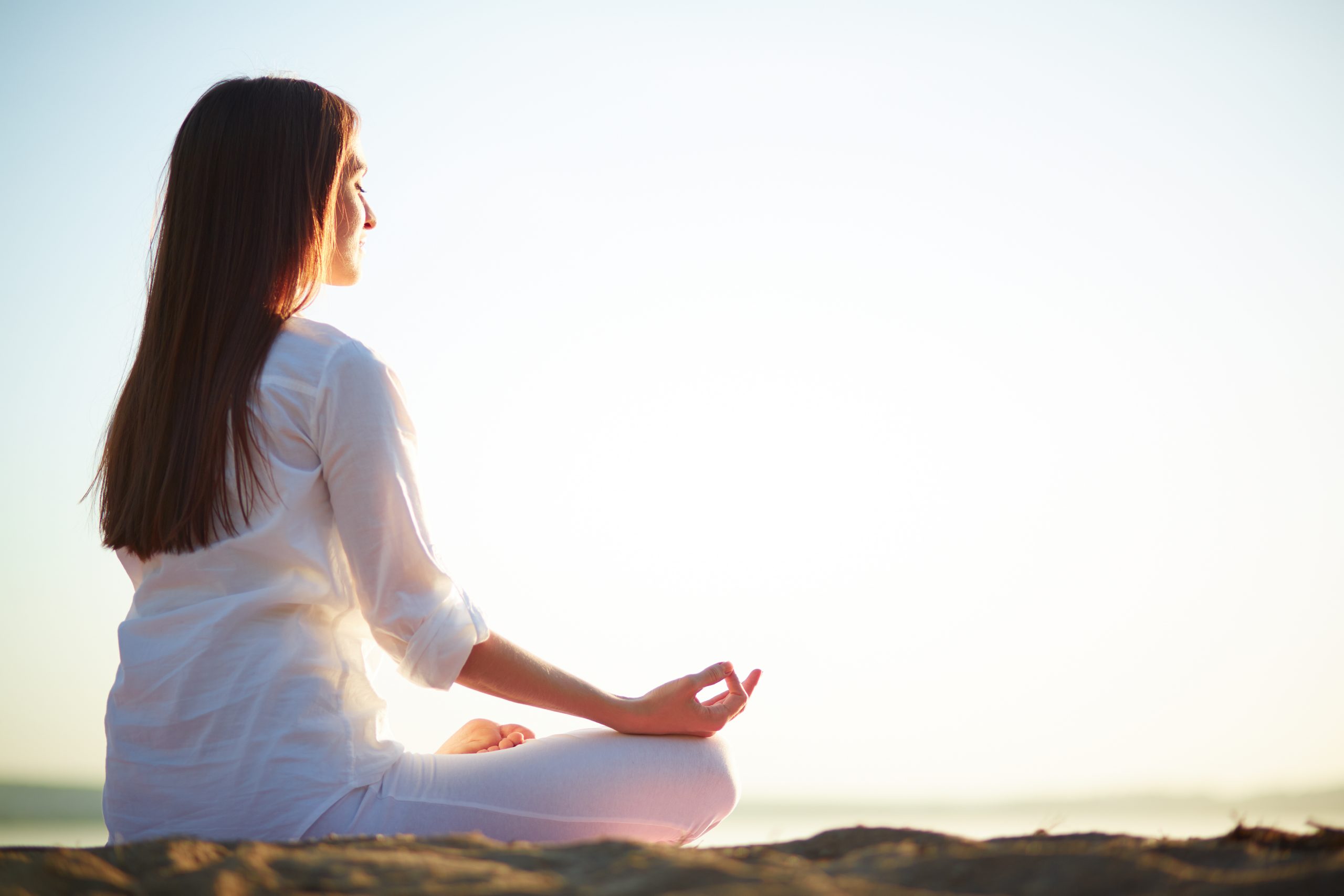 Meditação guiada pela fé ganha força no Brasil entre não religiosos