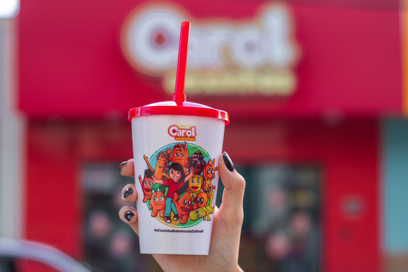 Carol Coxinhas traz ação de alerta para o Dia Nacional de Combate ao Abuso e à Exploração Sexual Infantil