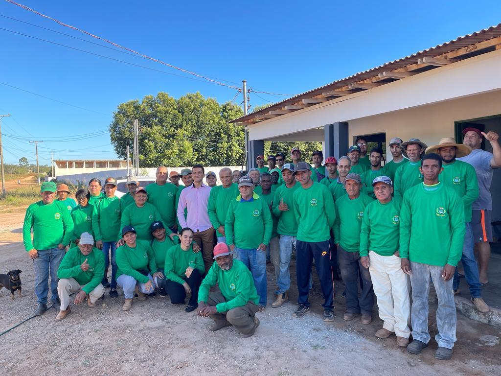 Tesouro | Secretaria de Viação Obras Públicas entrega novos uniformes para servidores da pasta 
