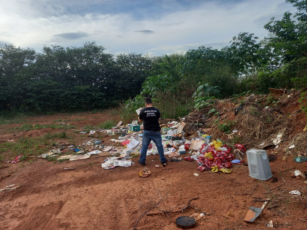 Fiscalização do GASP localiza descartes irregulares de lixo em bairros de Rondonópolis