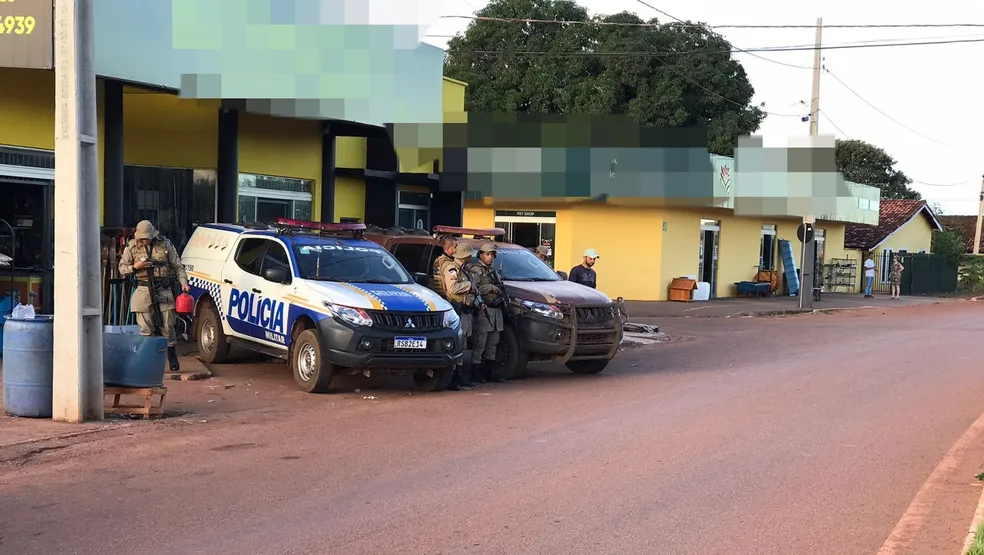 Suspeitos de integrar grupo que atacou Confresa fizeram família refém por mais de 8h antes de morrerem em confronto com a PM
