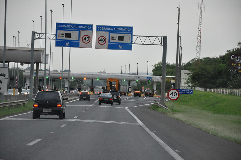 Motoristas com tag eletrônica têm descontos em 85 pedágios do país