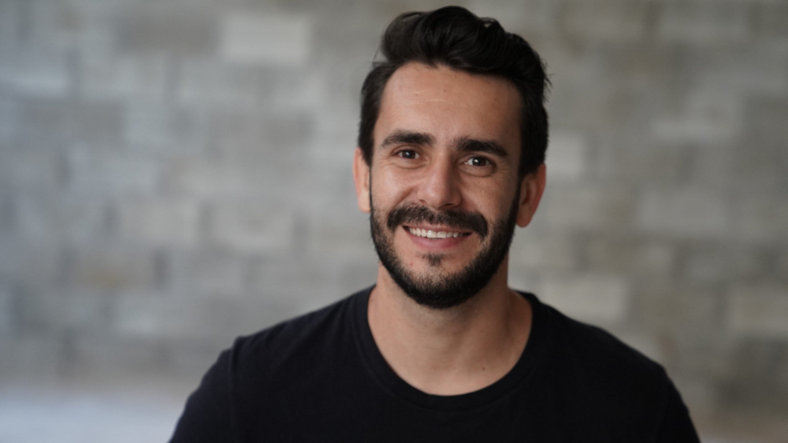 “Perfil Falso” é mais real do que parece. Ítalo Ventura, especialista em relacionamento, ensina como se blindar de golpes em aplicativos