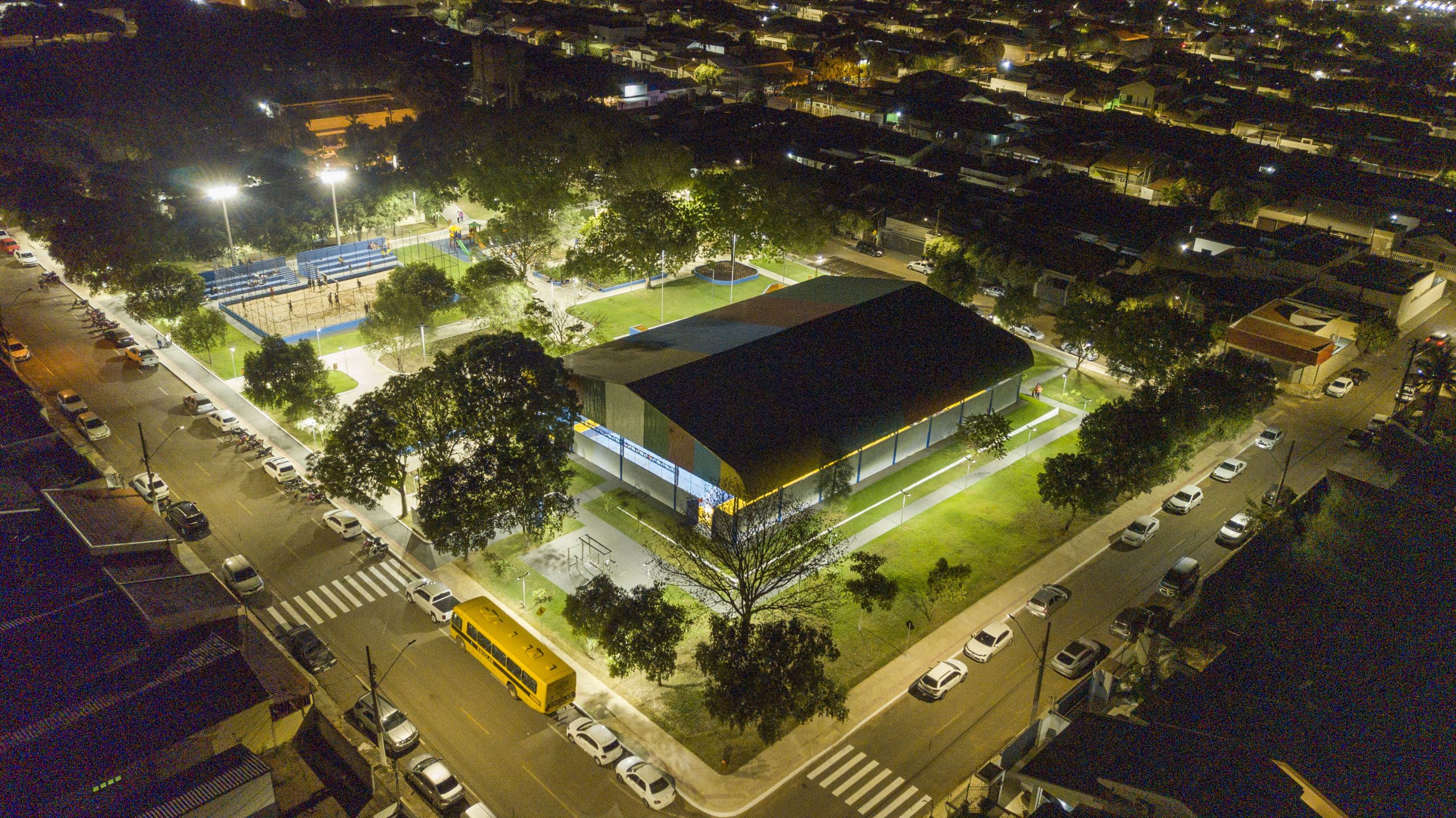 Rondonópolis | Prefeitura entrega área de lazer e centro esportivo a moradores da Coophalis