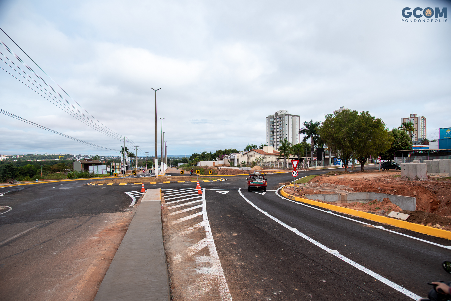 Rondonópolis | Prefeitura conclui e libera o tráfego na rotatória da Avenida dos Estudantes