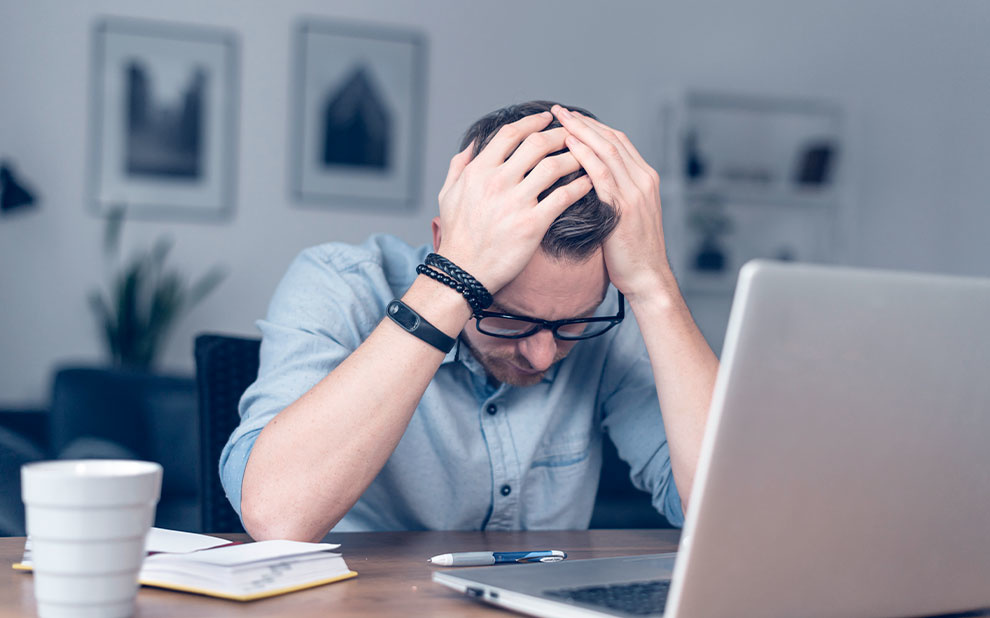 Estudo ressalta importância de relacionamentos saudáveis para a felicidade no trabalho