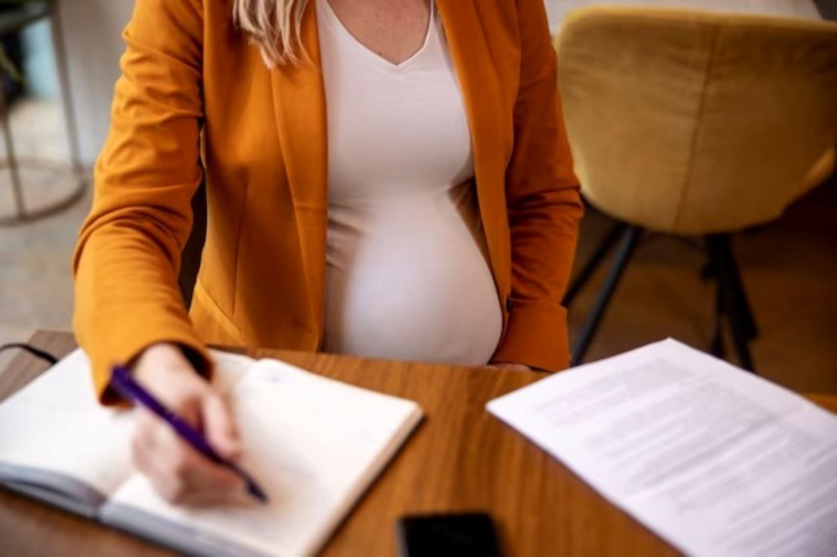 Grávidas no ambiente de trabalho: como empresas podem apoiar mulheres durante a fase da gestação
