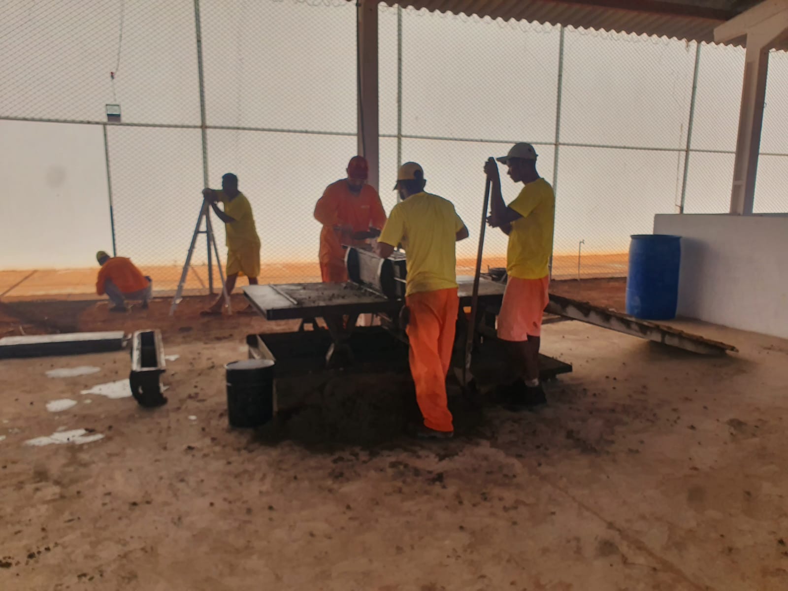 Rondonópolis | Coder inicia fabricação de artefatos de concreto com reeducandos da Penitenciária da Mata Grande