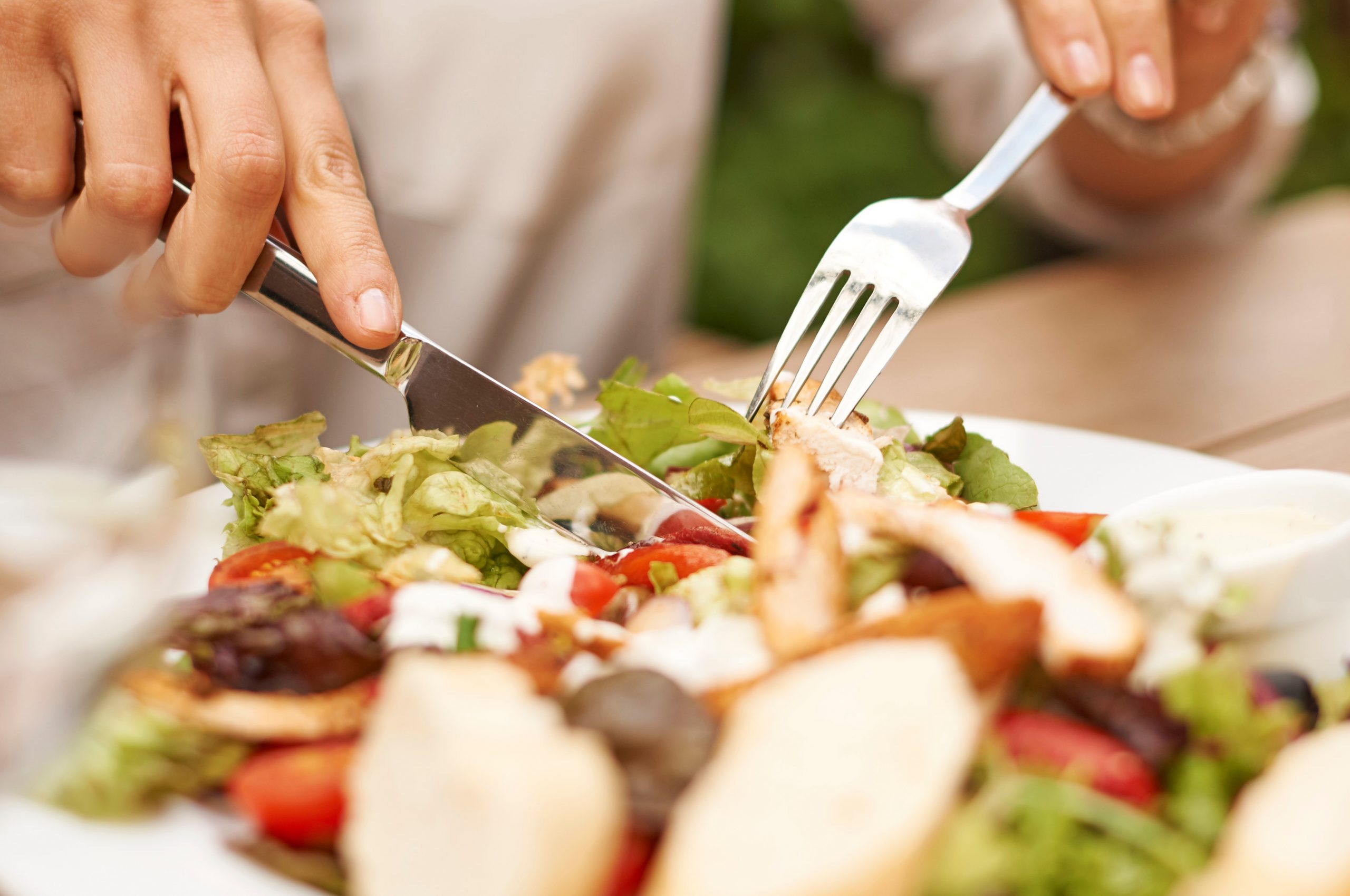 Como manter uma alimentação saudável no trabalho em meio a correria do dia a dia?