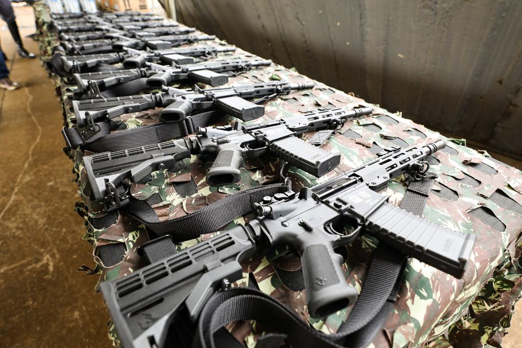 Governo de MT entrega 45 fuzis para o Batalhão de Operações Especiais da PMMT nesta terça-feira (18)