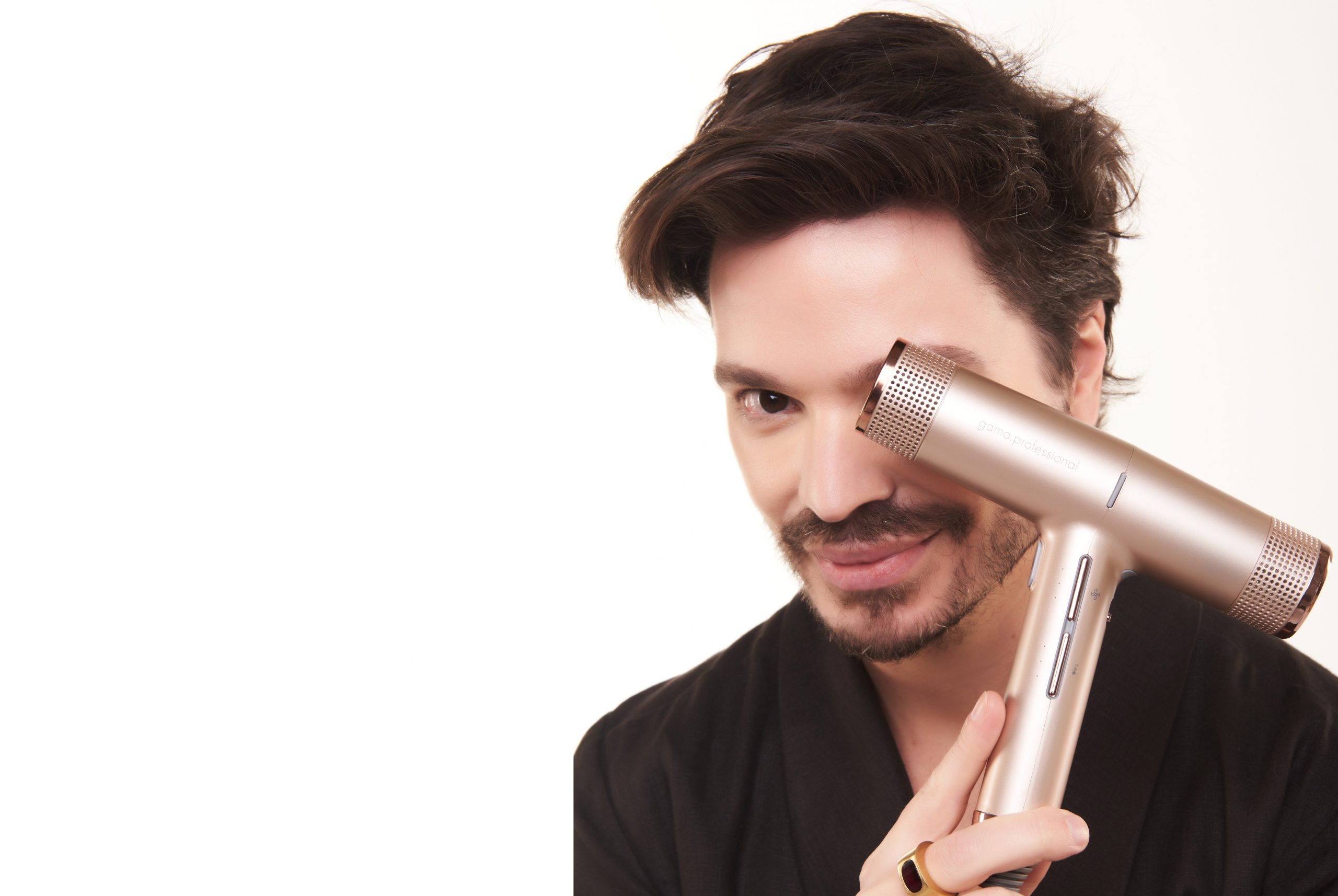 Tiago Parente explica como manter os cabelos lindos no inverno