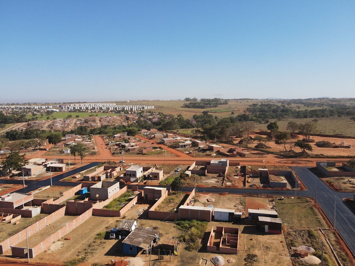Rondonópolis | Obras de drenagem e pavimentação asfáltica avançam no Residencial Alfredo de Castro II