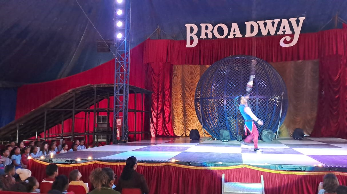 Rondonópolis | Parceria viabiliza que 500 estudantes assistam espetáculo do Circo Broadway