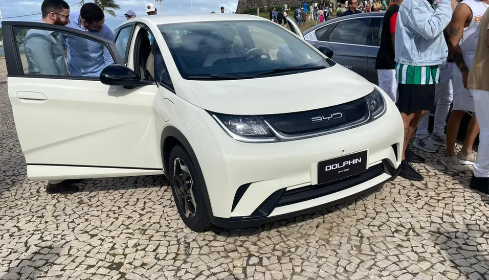 Caros, elétricos e luxuosos: como são os carros da BYD, montadora chinesa que terá fábrica na Bahia