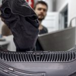 Confira 3 dicas de como lavar e manter roupa preta sem desbotar 4