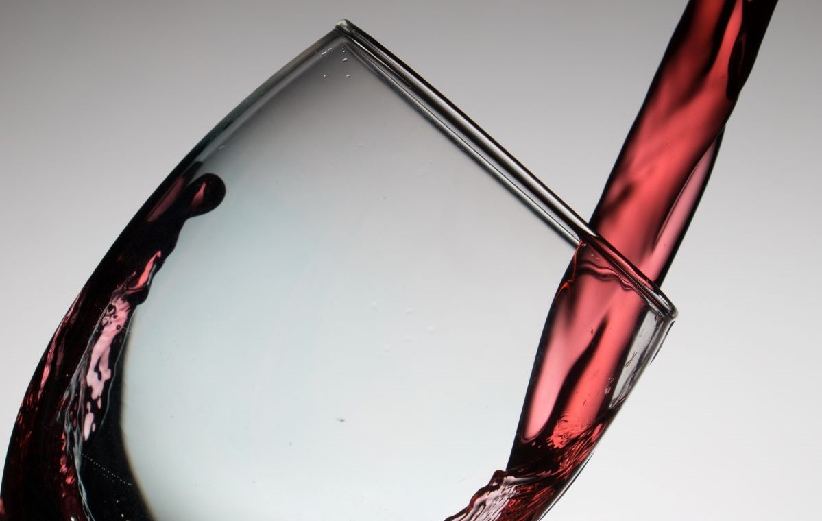 Consumo de álcool durante a menopausa pode aumentar o risco de doenças graves