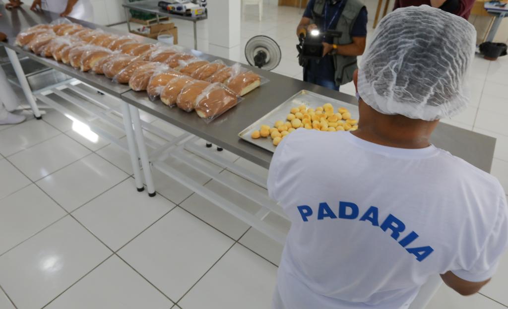 Governo de MT investe em ressocialização e emprega mão de obra de reeducandos em mais de 40 órgãos públicos
