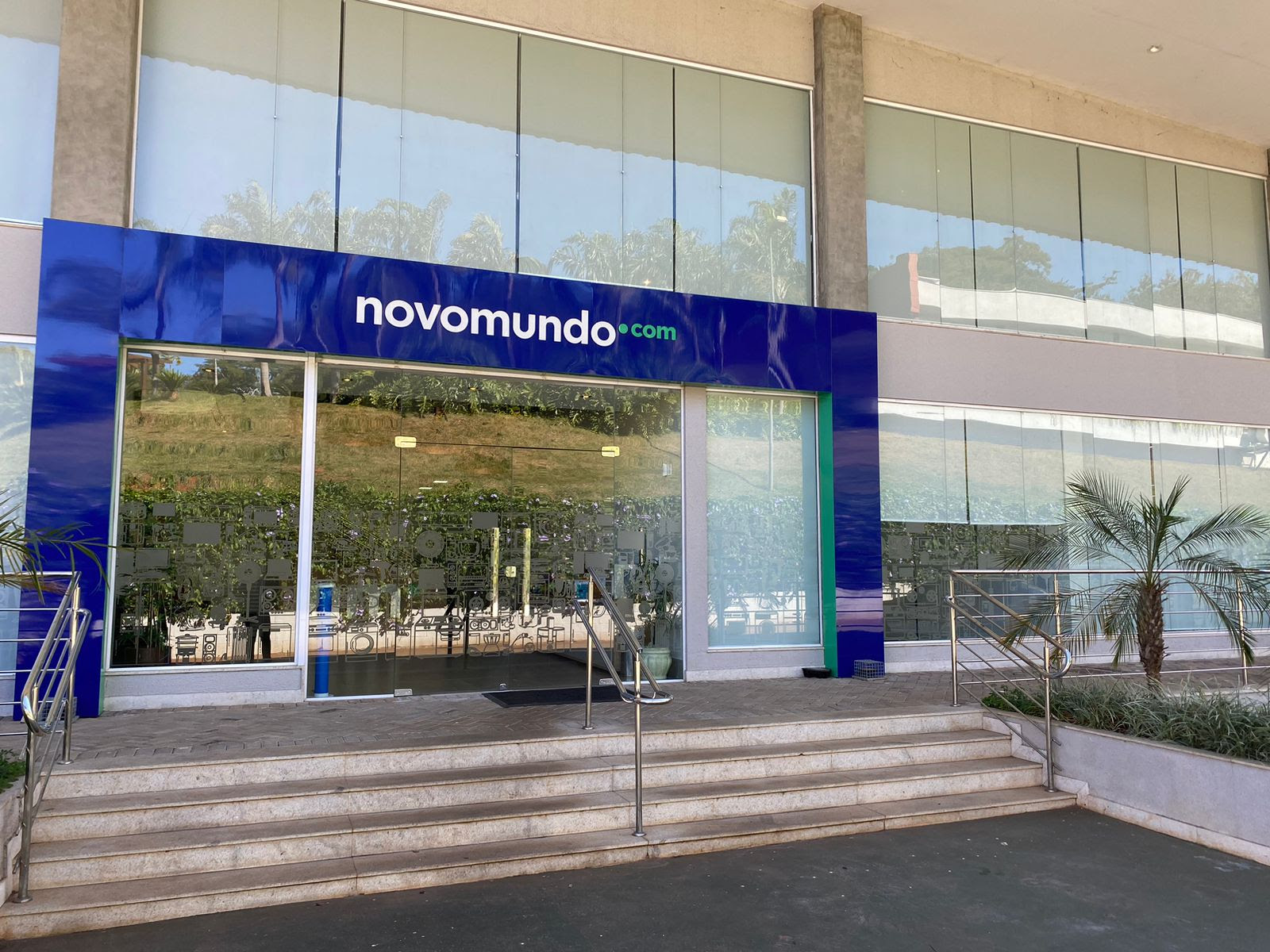 Saldão Fecha Mês da varejista NovoMundo. com destaca condições facilitadas de pagamento em Mato Grosso 