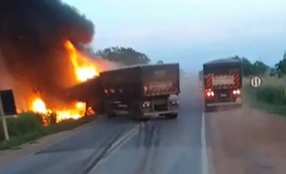 Motorista morre após batida entre carretas na BR-364